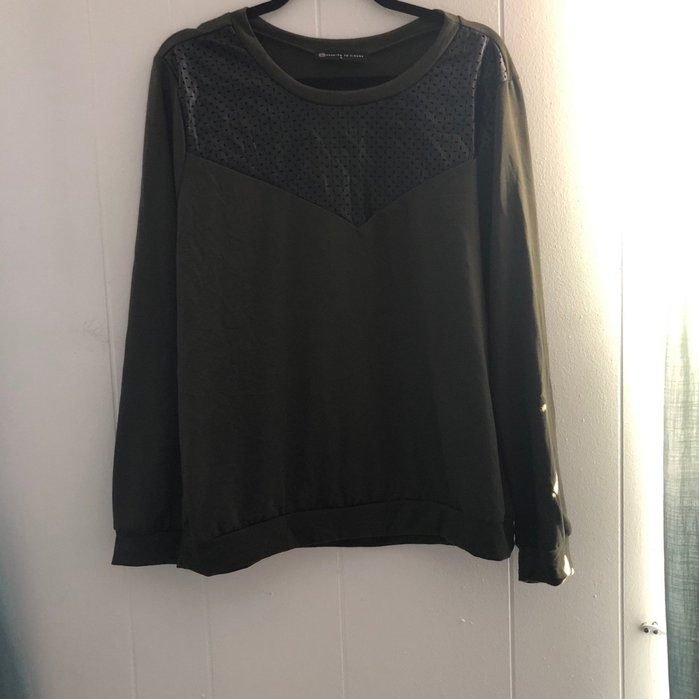 🌷Olive green sweat shirt with black detail